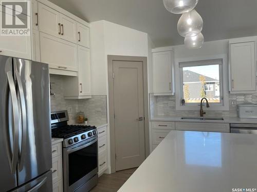519 Mickelson Lane, Warman, SK - Indoor Photo Showing Kitchen With Upgraded Kitchen
