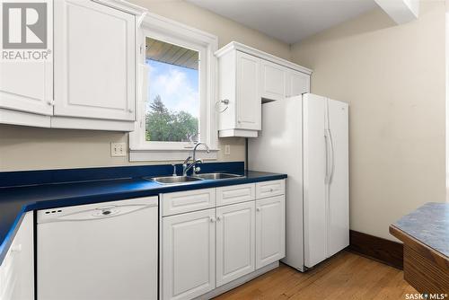 170 Angus Crescent, Regina, SK - Indoor Photo Showing Kitchen With Double Sink
