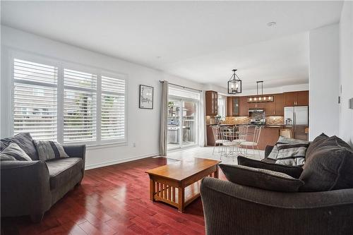 323 Powell Road, Brantford, ON - Indoor Photo Showing Living Room