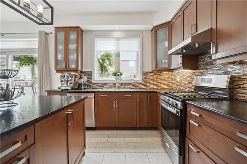 323 Powell Road, Brantford, ON - Indoor Photo Showing Kitchen With Upgraded Kitchen