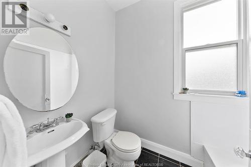 970 Westminster, Windsor, ON - Indoor Photo Showing Bathroom