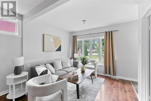 970 Westminster, Windsor, ON - Indoor Photo Showing Living Room