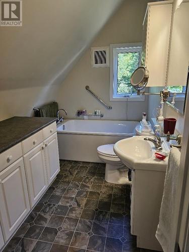 595 Old Goulais Bay Rd, Sault Ste. Marie, ON - Indoor Photo Showing Bathroom