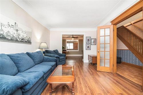 265 London Street S, Hamilton, ON - Indoor Photo Showing Living Room