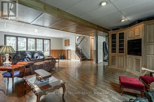 42549 Sparta Line, Central Elgin, ON - Indoor Photo Showing Living Room