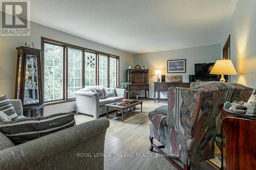 42549 Sparta Line, Central Elgin, ON - Indoor Photo Showing Living Room