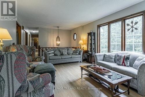 42549 Sparta Line, Central Elgin, ON - Indoor Photo Showing Living Room