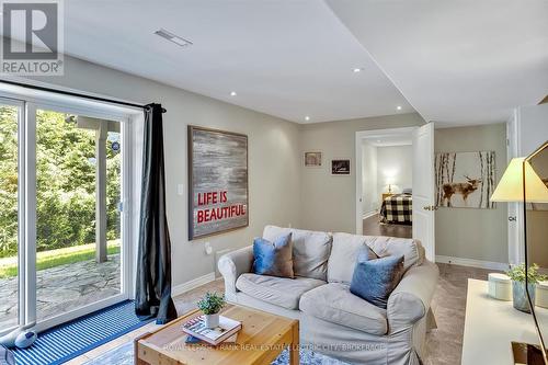 10 Peace Crescent, Peterborough, ON - Indoor Photo Showing Living Room