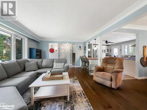 1158 518 Highway, Seguin, ON - Indoor Photo Showing Living Room