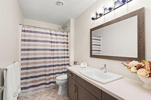 23 Fetterly Way, Headingley, MB - Indoor Photo Showing Bathroom