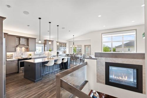 23 Fetterly Way, Headingley, MB - Indoor Photo Showing Kitchen With Upgraded Kitchen