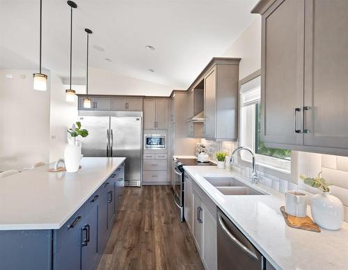 23 Fetterly Way, Headingley, MB - Indoor Photo Showing Kitchen With Double Sink With Upgraded Kitchen