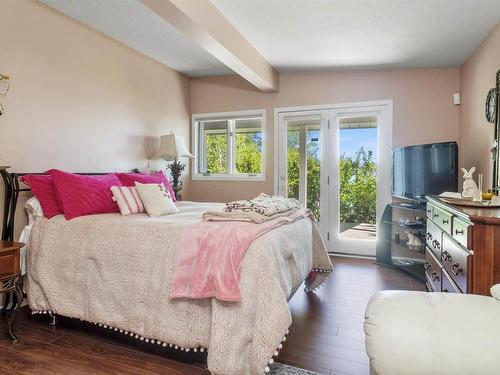 2809 Birch Beach Road, Shuniah, ON - Indoor Photo Showing Bedroom