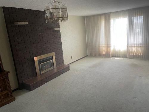 418 Strand Avenue, Thunder Bay, ON - Indoor With Fireplace