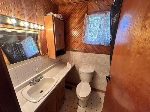 608 Hargrave Street, Thunder Bay, ON - Indoor Photo Showing Bathroom