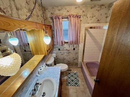 212 Sequoia Drive, Thunder Bay, ON - Indoor Photo Showing Bathroom