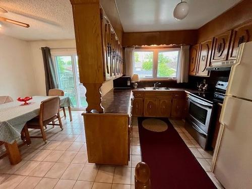 212 Sequoia Drive, Thunder Bay, ON - Indoor Photo Showing Kitchen With Double Sink