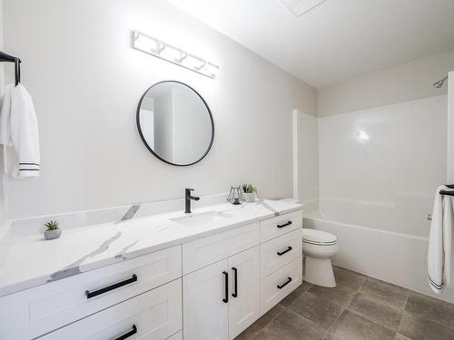 142 Clarke Street, Kamloops, BC - Indoor Photo Showing Bathroom