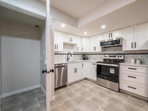 142 Clarke Street, Kamloops, BC - Indoor Photo Showing Kitchen With Stainless Steel Kitchen With Upgraded Kitchen