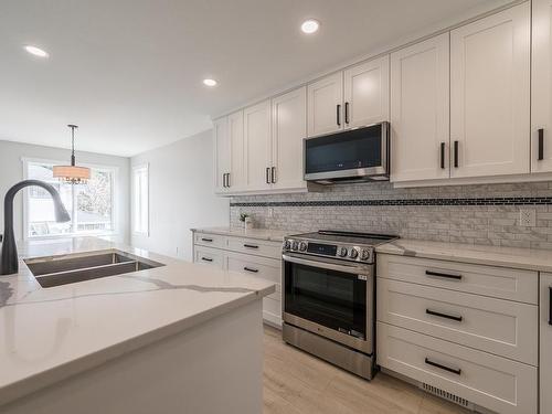 142 Clarke Street, Kamloops, BC - Indoor Photo Showing Kitchen With Double Sink With Upgraded Kitchen