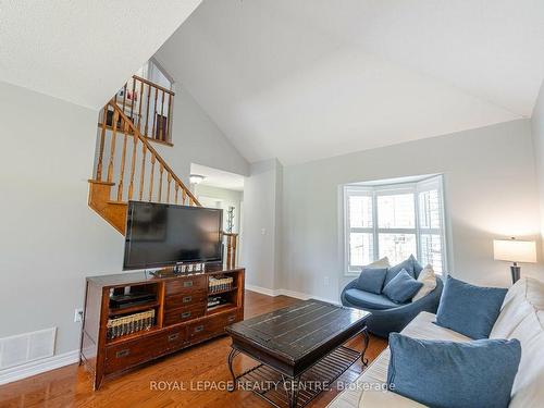 4010 Medland Dr, Burlington, ON - Indoor Photo Showing Living Room