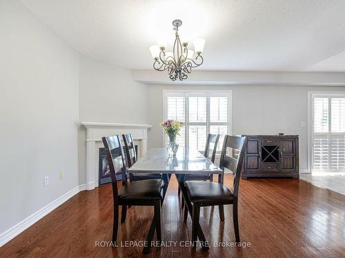 4010 Medland Dr, Burlington, ON - Indoor Photo Showing Dining Room