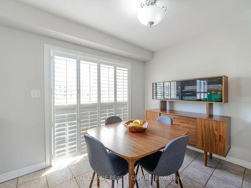 4010 Medland Dr, Burlington, ON - Indoor Photo Showing Dining Room