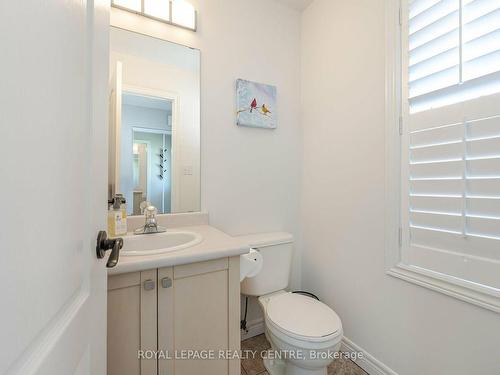 4010 Medland Dr, Burlington, ON - Indoor Photo Showing Bathroom