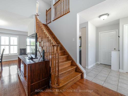 4010 Medland Dr, Burlington, ON - Indoor Photo Showing Other Room