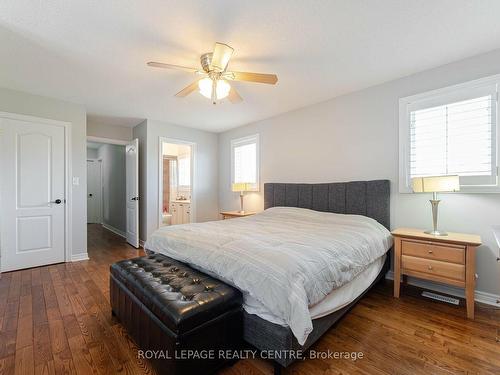 4010 Medland Dr, Burlington, ON - Indoor Photo Showing Bedroom