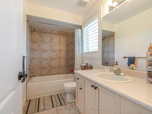 4010 Medland Dr, Burlington, ON - Indoor Photo Showing Bathroom