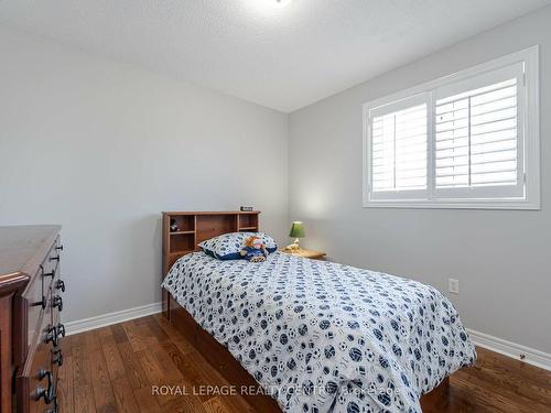 4010 Medland Dr, Burlington, ON - Indoor Photo Showing Bedroom