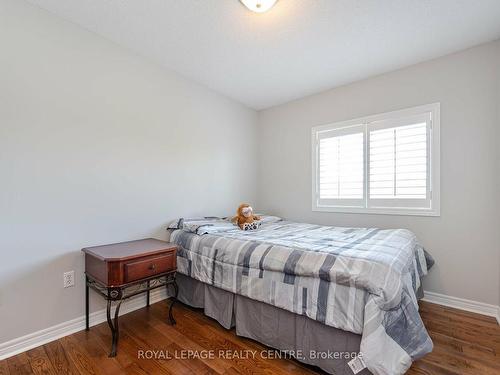 4010 Medland Dr, Burlington, ON - Indoor Photo Showing Bedroom