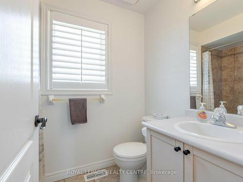 4010 Medland Dr, Burlington, ON - Indoor Photo Showing Bathroom