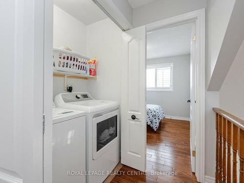 4010 Medland Dr, Burlington, ON - Indoor Photo Showing Laundry Room