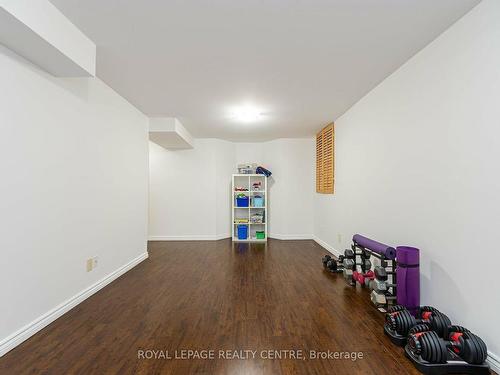 4010 Medland Dr, Burlington, ON - Indoor Photo Showing Other Room