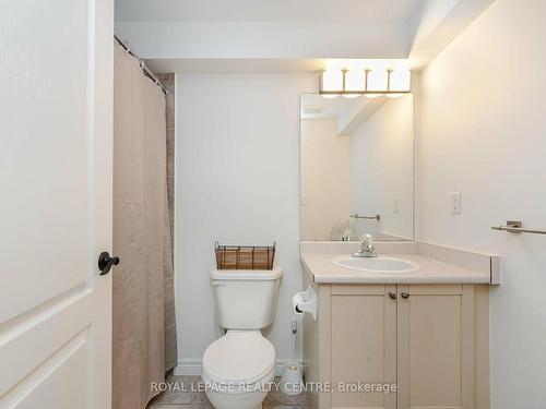 4010 Medland Dr, Burlington, ON - Indoor Photo Showing Bathroom