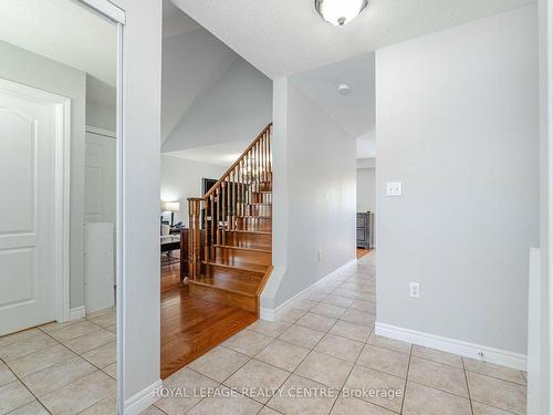 4010 Medland Dr, Burlington, ON - Indoor Photo Showing Other Room