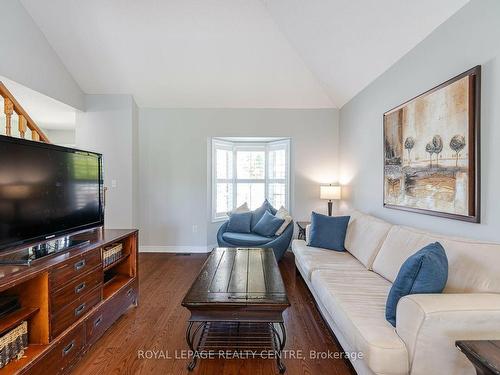 4010 Medland Dr, Burlington, ON - Indoor Photo Showing Living Room