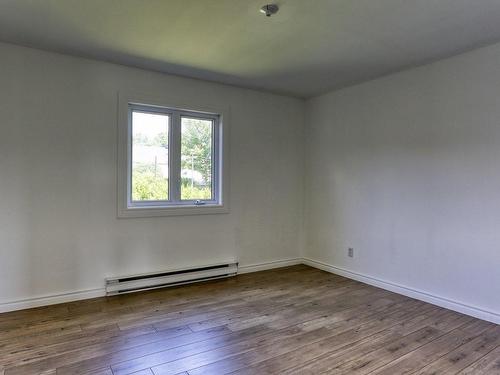 Master bedroom - 631 204E Rue, Shawinigan, QC - Indoor Photo Showing Other Room