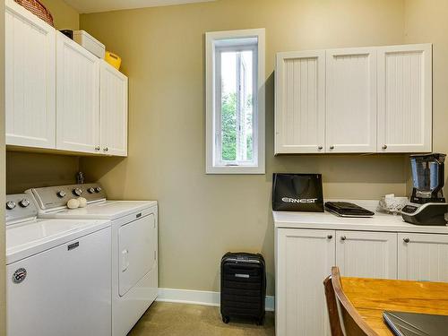 Salle de lavage - 472 Ch. Du Lac-Godon, Lac-Supérieur, QC - Indoor Photo Showing Laundry Room