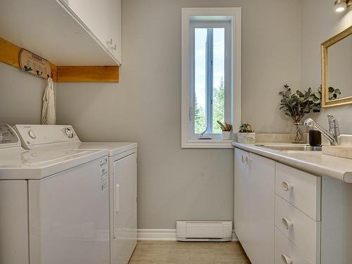 Salle de lavage - 472 Ch. Du Lac-Godon, Lac-Supérieur, QC - Indoor Photo Showing Laundry Room