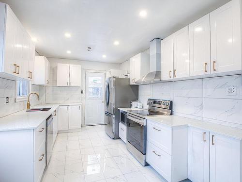 Cuisine - 5733 Av. Eldridge, Côte-Saint-Luc, QC - Indoor Photo Showing Kitchen