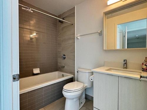 304-4675 Metcalfe Ave, Mississauga, ON - Indoor Photo Showing Bathroom
