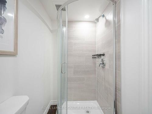 68 Albemarle St, Brantford, ON - Indoor Photo Showing Bathroom