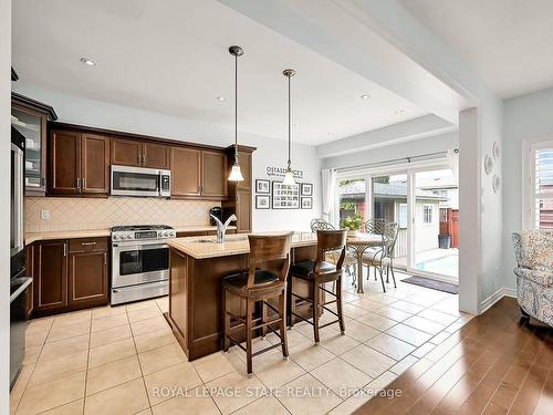 2 Hewitt Dr, Grimsby, ON - Indoor Photo Showing Kitchen With Stainless Steel Kitchen With Upgraded Kitchen