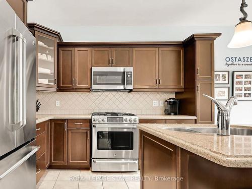 2 Hewitt Dr, Grimsby, ON - Indoor Photo Showing Kitchen With Stainless Steel Kitchen