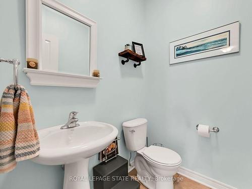 2 Hewitt Dr, Grimsby, ON - Indoor Photo Showing Bathroom