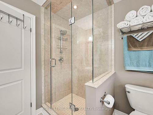 2 Hewitt Dr, Grimsby, ON - Indoor Photo Showing Bathroom