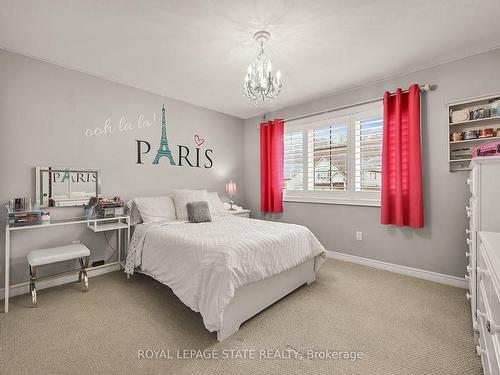 2 Hewitt Dr, Grimsby, ON - Indoor Photo Showing Bedroom